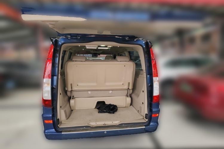 Used Mercedes-Benz Vito 2011 2.5L 7-seater executive version Trunk