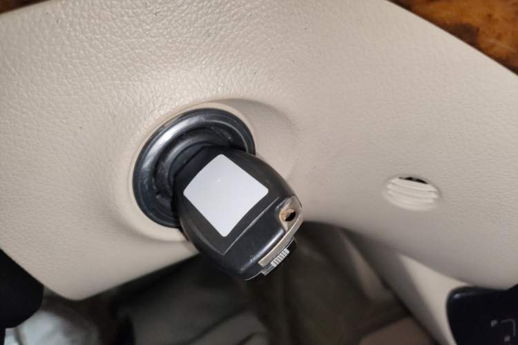 Used Mercedes-Benz Vito 2011 2.5L 7-seater executive version Vehicle Key