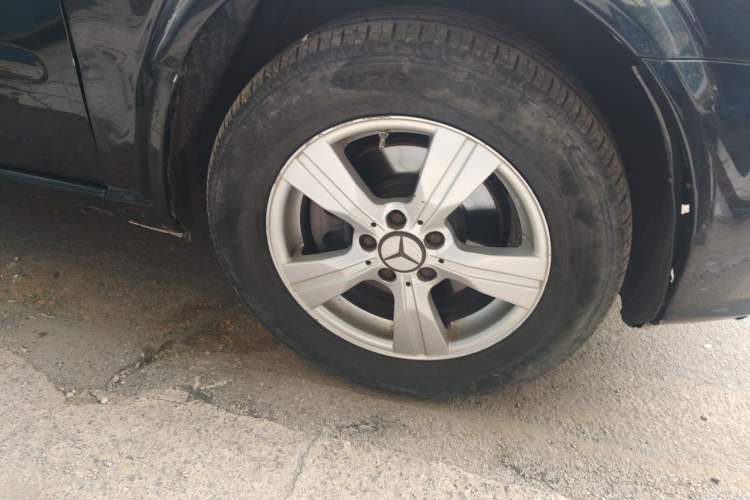Used Mercedes-Benz Vito  Right Front Wheel Hub