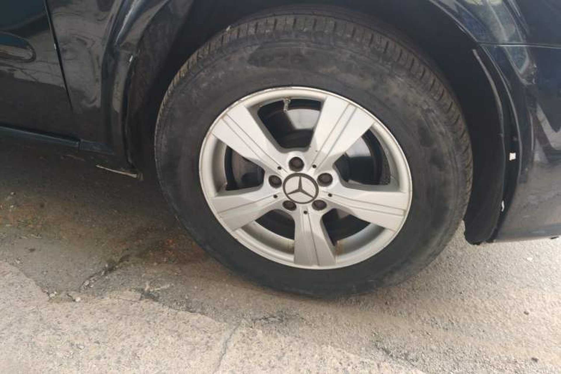 Used Mercedes-Benz Vito  Right Front Wheel Hub
