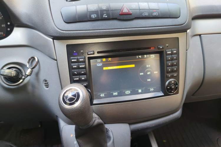 Used Mercedes-Benz Vito 2011 2.5L Elite Edition Audio And AC Panel