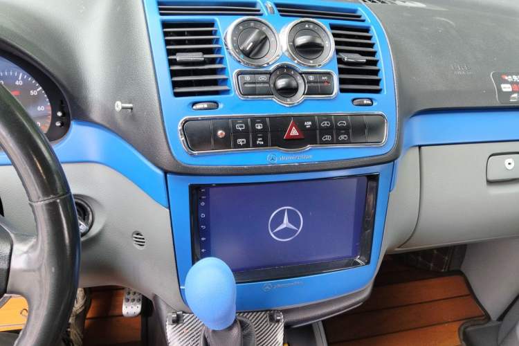 Used Mercedes-Benz Vito 2011 2.5L 7-seater executive version Audio And AC Panel
