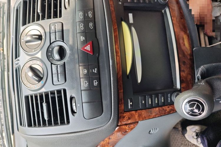Used Mercedes-Benz Vito 2011 2.5L Elite Edition Audio And AC Panel