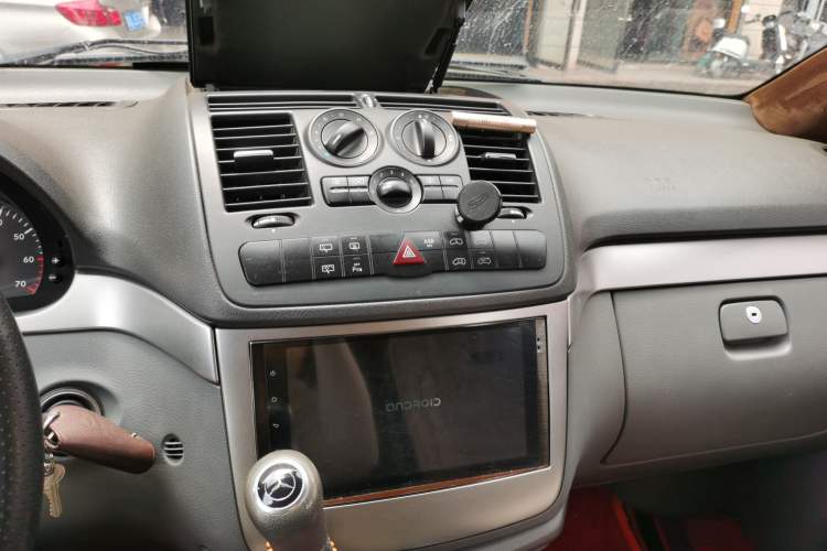 Used Mercedes-Benz Vito 2011 2.5L Elite Edition Audio And AC Panel