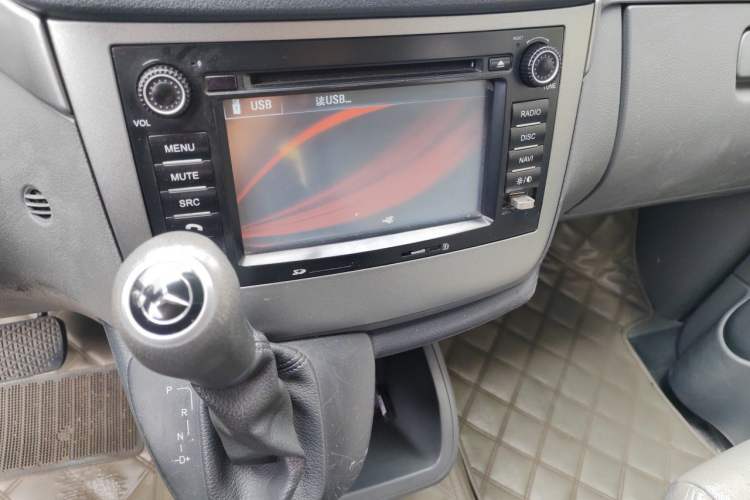 Used Mercedes-Benz Vito 2011 2.5L Elite Edition Audio And AC Panel