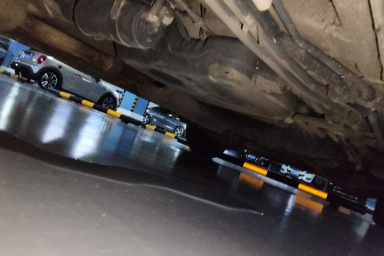 Used Mercedes-Benz Vito 2011 2.5L Elite Edition Chassis Front Left