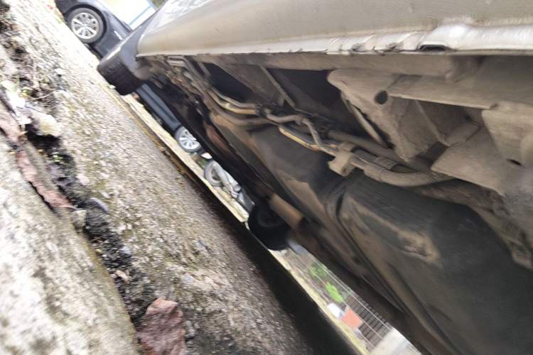 Used Mercedes-Benz Vito 2011 2.5L 7-seater executive version Chassis Rear Left