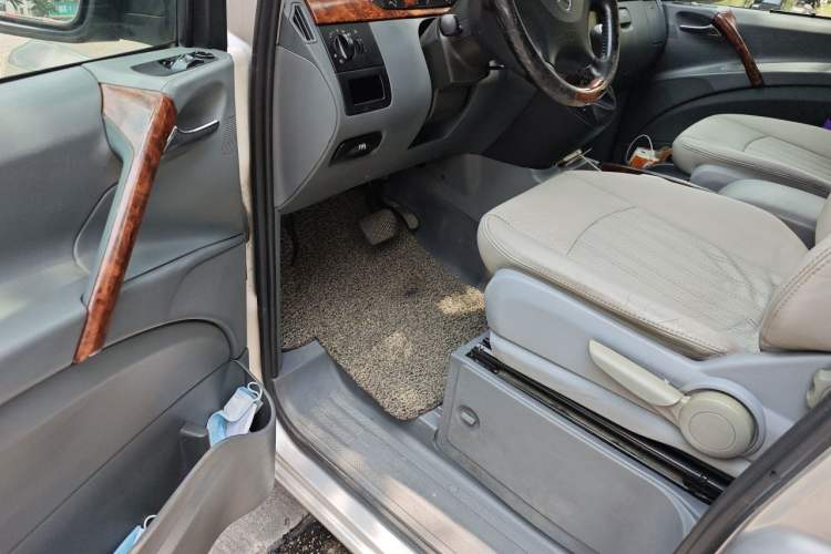 Used Mercedes-Benz Vito 2011 2.5L Elite Edition Driver Seat
