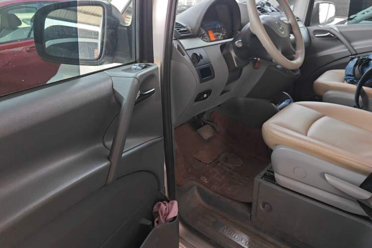 Used Mercedes-Benz Vito 2011 2.5L 7-seater executive version Driver Seat