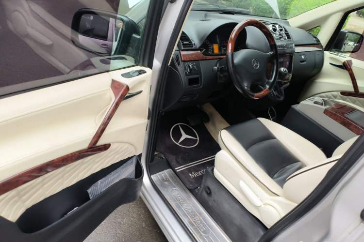 Used Mercedes-Benz Vito 2011 2.5L 7-seater executive version Driver Seat