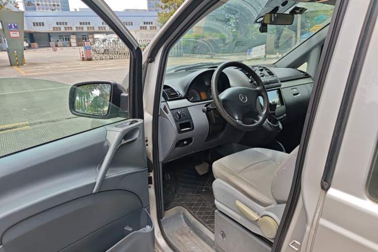 Used Mercedes-Benz Vito 2011 2.5L 7-seater executive version Driver Seat