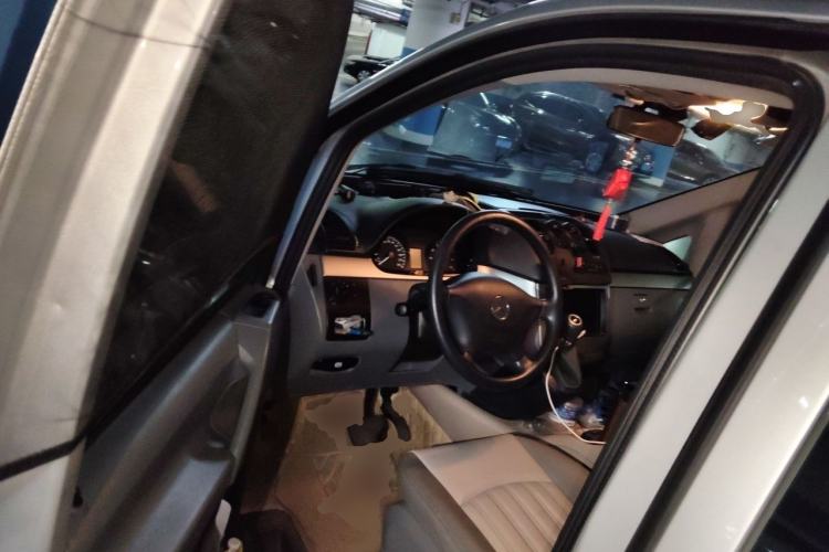Used Mercedes-Benz Vito 2011 2.5L Elite Edition Driver Seat