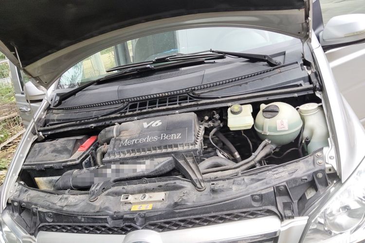 Used Mercedes-Benz Vito 2011 2.5L 7-seater executive version Engine Bay