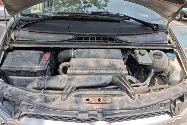 Used Mercedes-Benz Vito 2011 2.5L Elite Edition Engine Bay