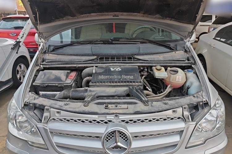 Used Mercedes-Benz Vito 2011 2.5L 7-seater executive version Engine Bay