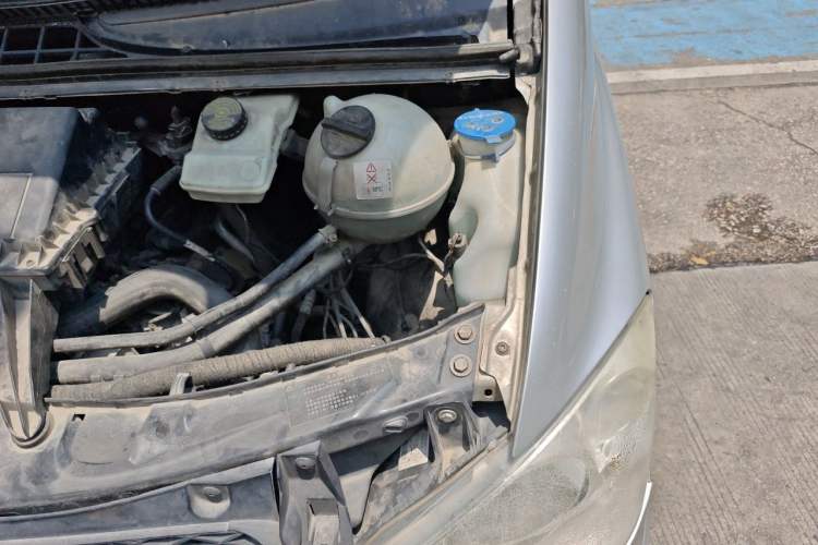 Used Mercedes-Benz Vito 2011 2.5L Elite Edition Engine Bay Left