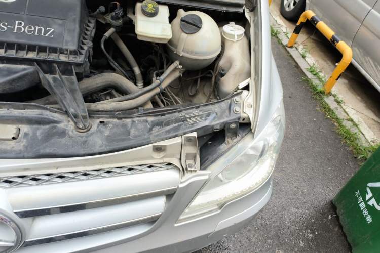 Used Mercedes-Benz Vito 2011 2.5L 7-seater executive version Engine Bay Left