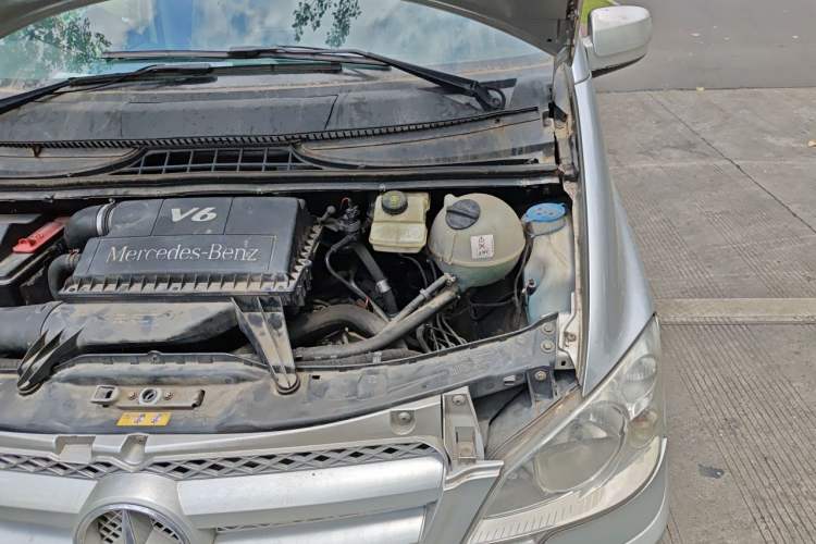 Used Mercedes-Benz Vito 2011 2.5L 7-seater executive version Engine Bay Left