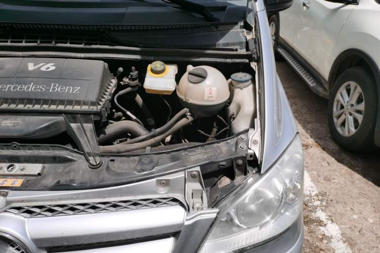 Used Mercedes-Benz Vito 2011 2.5L Elite Edition Engine Bay Left