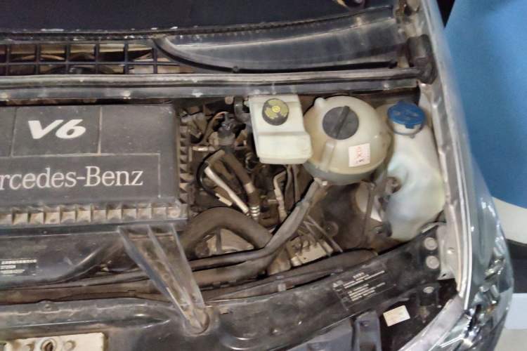 Used Mercedes-Benz Vito 2011 2.5L Elite Edition Engine Bay Left