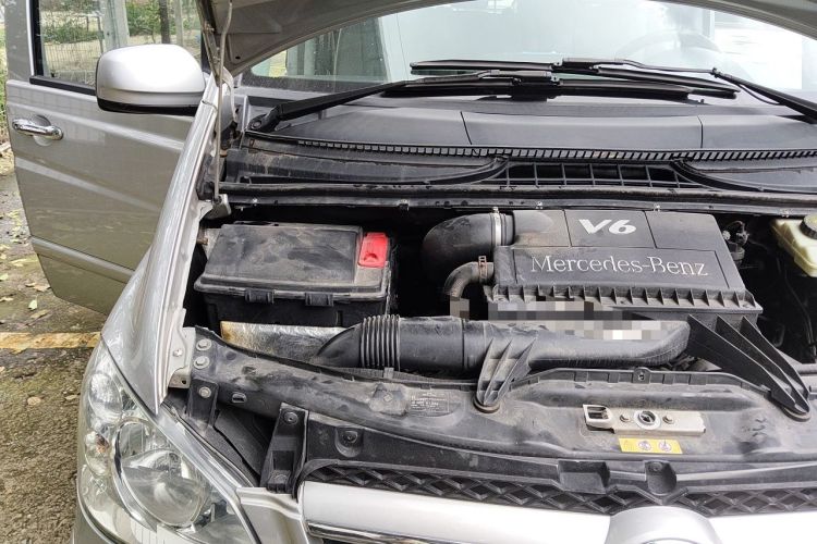 Used Mercedes-Benz Vito 2011 2.5L 7-seater executive version Engine Bay Right