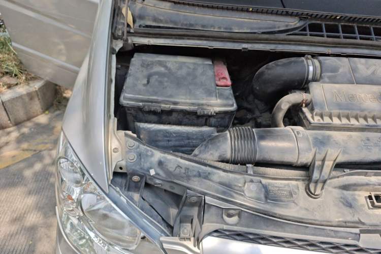 Used Mercedes-Benz Vito 2011 2.5L Elite Edition Engine Bay Right