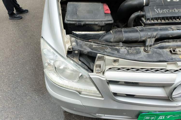 Used Mercedes-Benz Vito 2011 2.5L 7-seater executive version Engine Bay Right