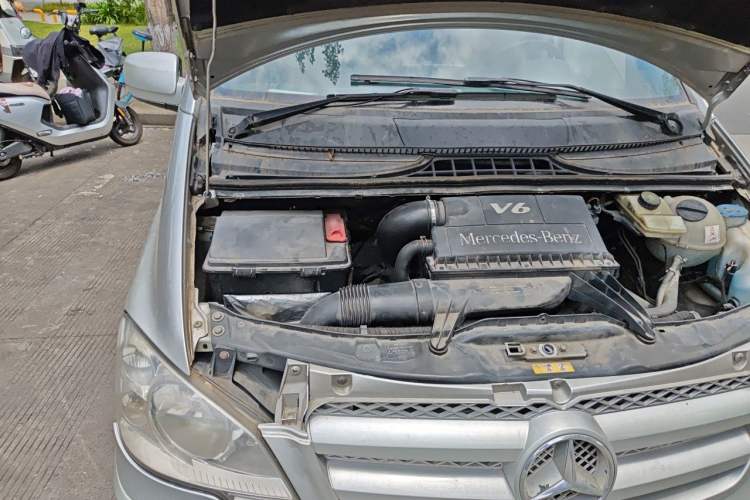 Used Mercedes-Benz Vito 2011 2.5L 7-seater executive version Engine Bay Right