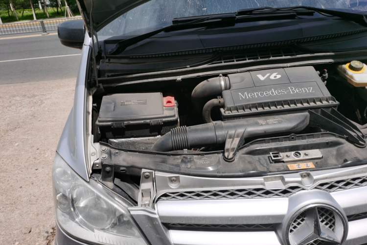 Used Mercedes-Benz Vito 2011 2.5L Elite Edition Engine Bay Right