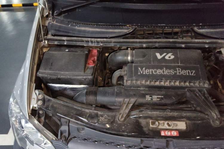 Used Mercedes-Benz Vito 2011 2.5L Elite Edition Engine Bay Right