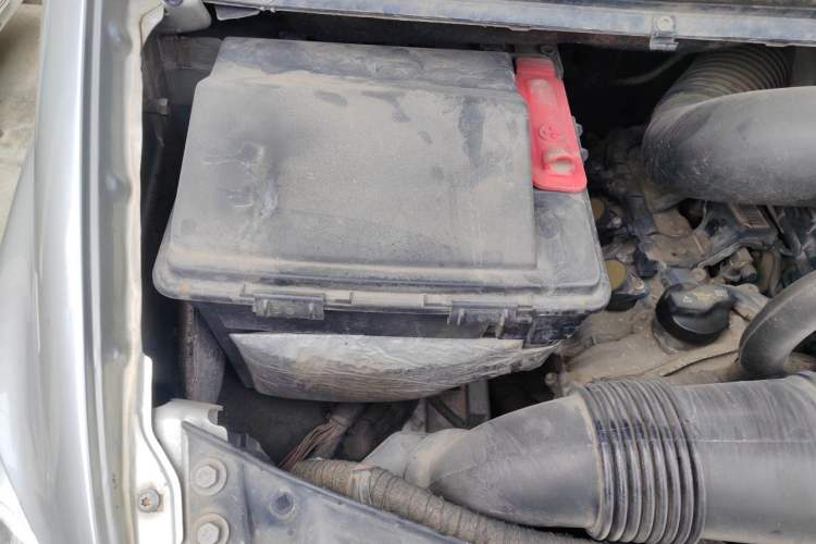 Used Mercedes-Benz Vito 2011 2.5L Elite Edition Engine Bay Right