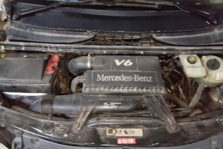 Used Mercedes-Benz Vito 2011 2.5L Elite Edition Engine Bay