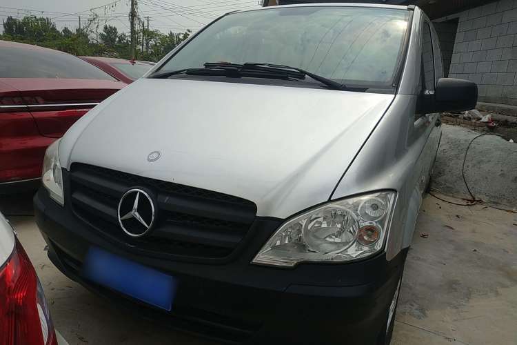 Used Mercedes-Benz Vito 2011 2.5L 7-seater executive version Front