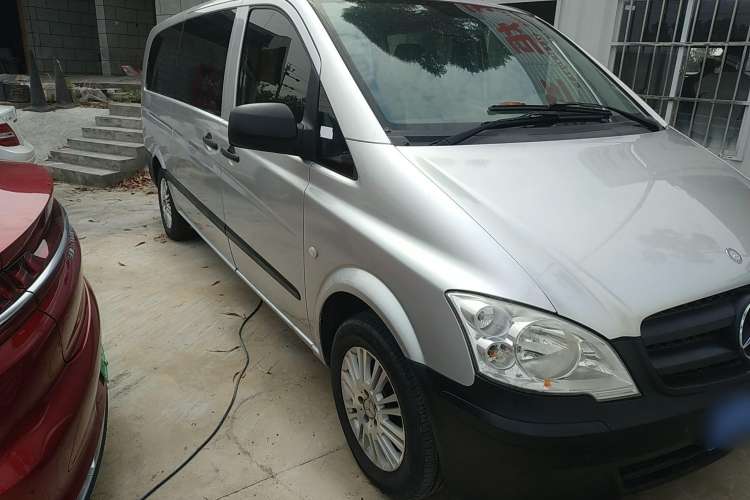 Used Mercedes-Benz Vito 2011 2.5L 7-seater executive version Front Right 45 Deg