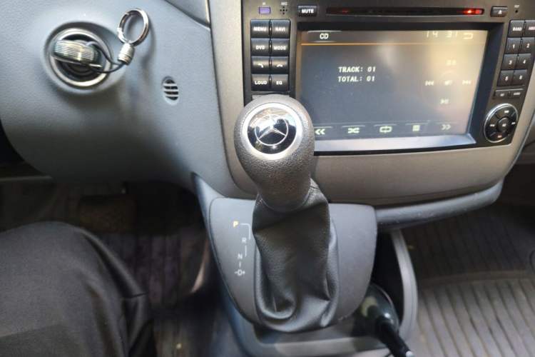 Used Mercedes-Benz Vito 2011 2.5L Elite Edition Gear Lever