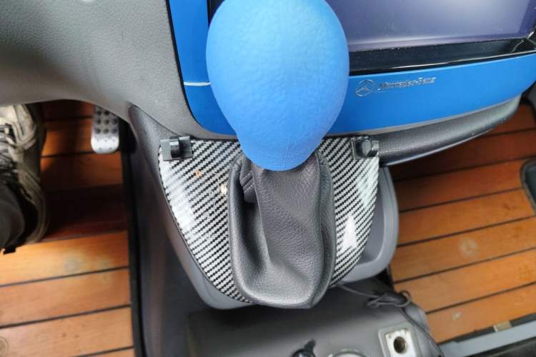 Used Mercedes-Benz Vito 2011 2.5L 7-seater executive version Gear Lever