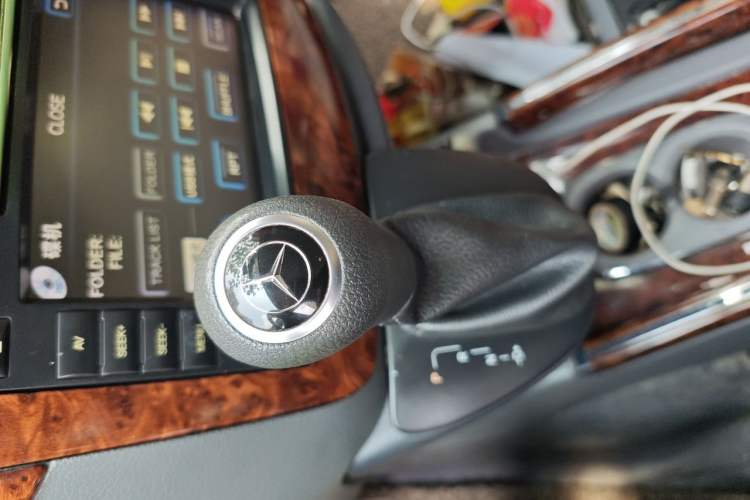 Used Mercedes-Benz Vito 2011 2.5L Elite Edition Gear Lever