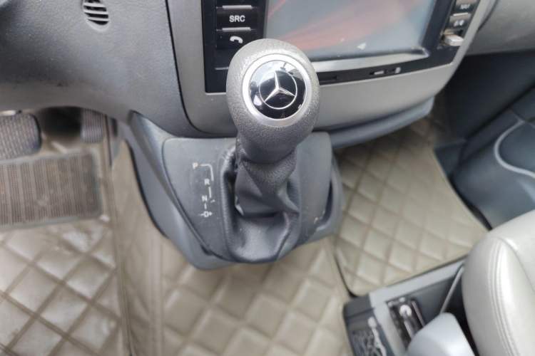 Used Mercedes-Benz Vito 2011 2.5L Elite Edition Gear Lever