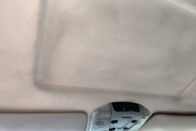 Used Mercedes-Benz Vito 2011 2.5L 7-seater executive version Headliner
