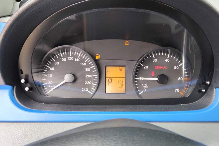 Used Mercedes-Benz Vito 2011 2.5L 7-seater executive version Instrument Cluster
