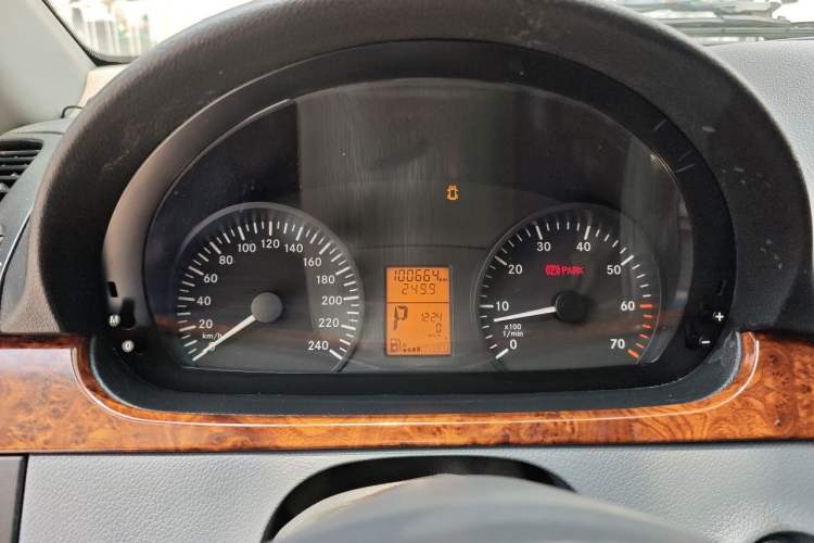 Used Mercedes-Benz Vito 2011 2.5L Elite Edition Instrument Cluster