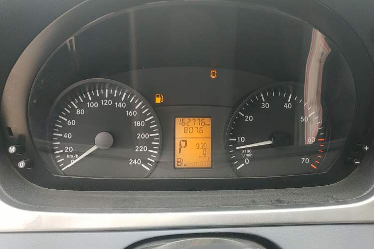 Used Mercedes-Benz Vito 2011 2.5L 7-seater executive version Instrument Cluster