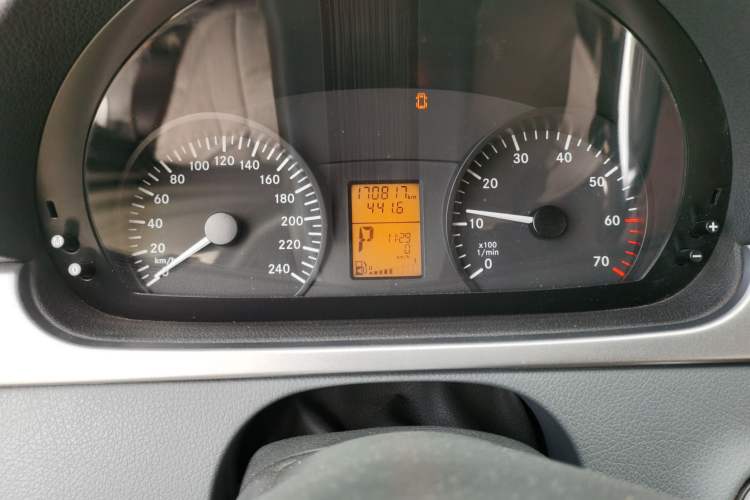 Used Mercedes-Benz Vito 2011 2.5L Elite Edition Instrument Cluster