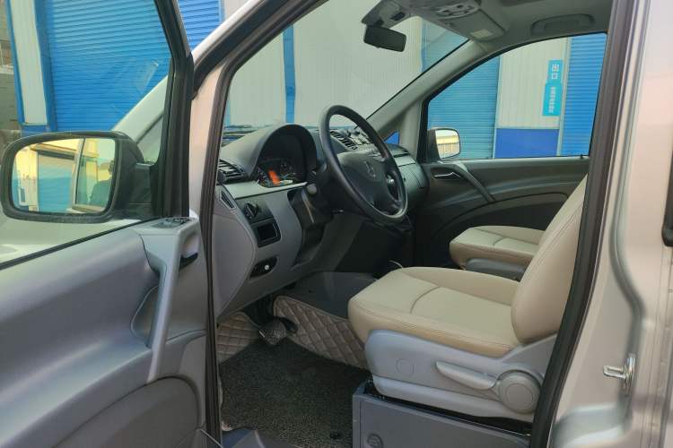 Used Mercedes-Benz Vito 2011 2.5L Elite Edition Interior 3