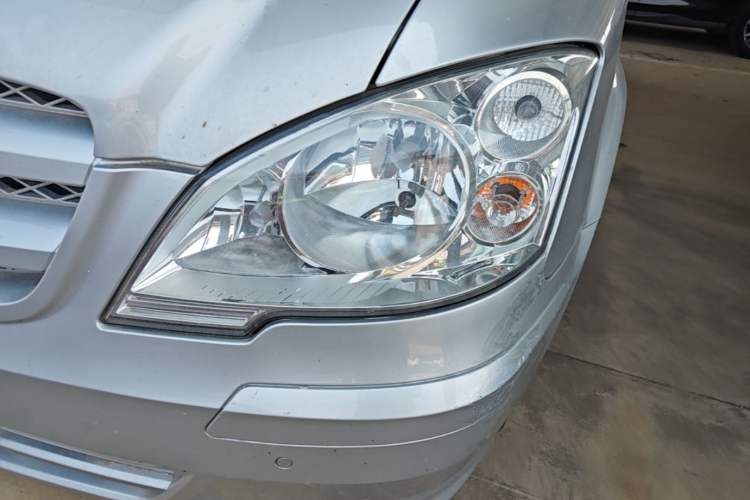 Used Mercedes-Benz Vito 2011 2.5L 7-seater executive version Left Front Headlight