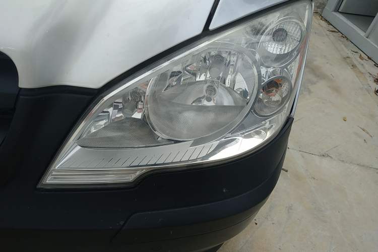 Used Mercedes-Benz Vito 2011 2.5L 7-seater executive version Left Front Headlight