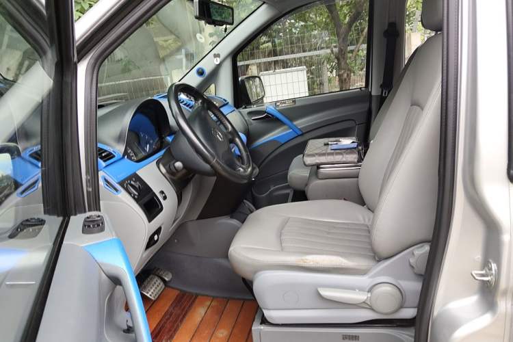 Used Mercedes-Benz Vito 2011 2.5L 7-seater executive version Left Front Seat