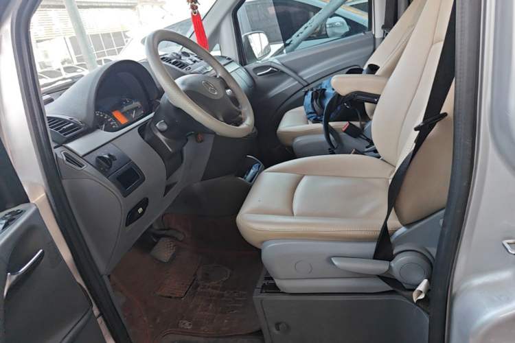 Used Mercedes-Benz Vito 2011 2.5L 7-seater executive version Left Front Seat