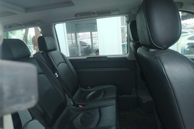 Used Mercedes-Benz Vito 2011 2.5L 7-seater executive version Left Rear Door Interior