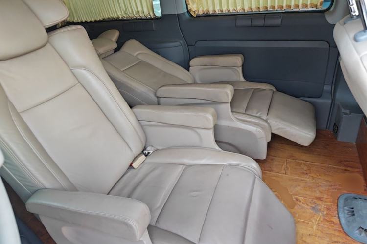 Used Mercedes-Benz Vito 2011 2.5L 7-seater executive version Left Rear Seat